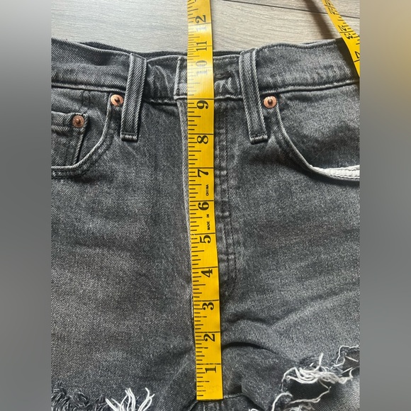 Levi's 501 Cut Off Raw Hem Button Fly Jean Shorts in Dark Gray. Size 26 - Picture 12 of 12